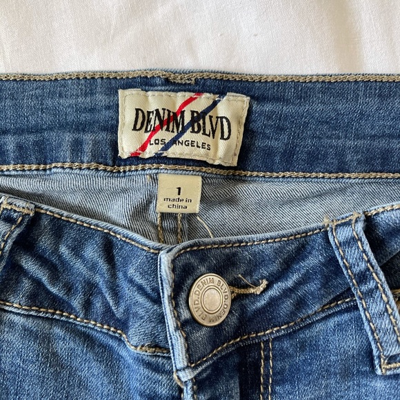 Embroidered jeans - Picture 2 of 5